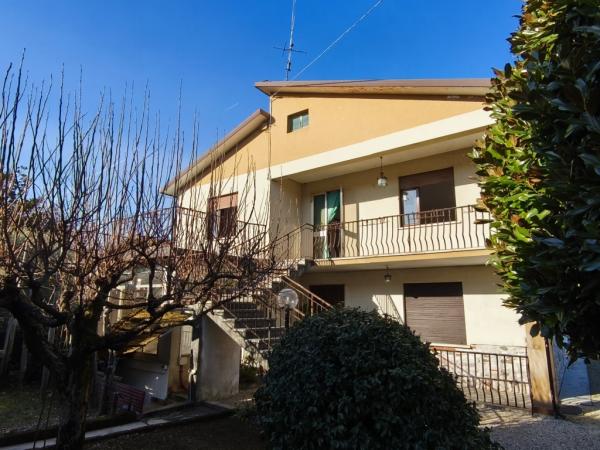 ZUGLIANO - CASA INDIPENDENTE CON DUE APPARTAMENTI GARAGE E GIARDINO